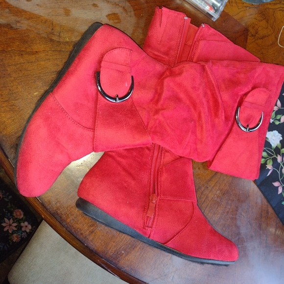 Red faux suede boots - Picture 3 of 3